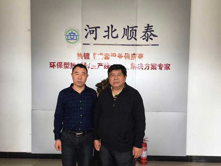 與中國電鍍協(xié)會會長陳東進行技術交流。